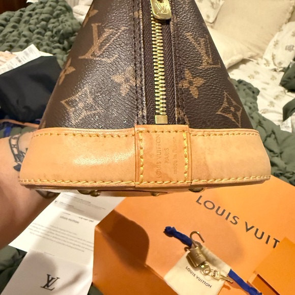 Louis Vuitton Alma PM Authentic - Picture 8 of 11